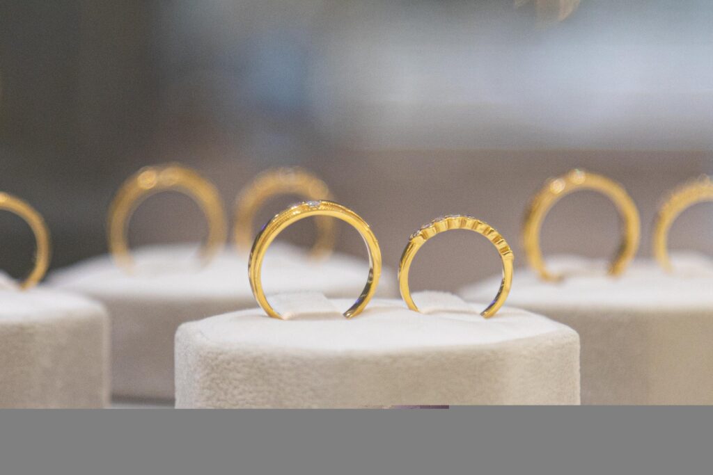 vang duc 13 06213826 1024x683 - Giá Vàng Thế Giới Hôm Nay 6/10: 3.885 USD/ounce, chính phủ Mỹ đóng cửa tiếp tục là “bệ đỡ” cho giá vàng