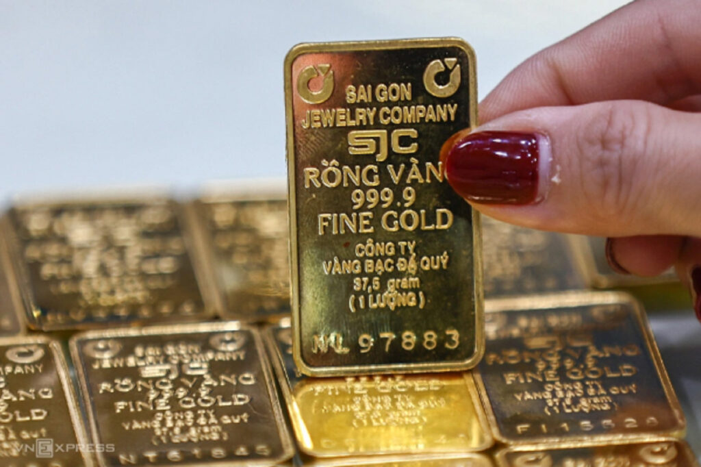gia vang mieng trong nuoc hom nay giam nhe 06304674 copy 1024x682 - Giá Vàng Thế Giới Hôm Nay 4/10: 3.879,76 USD/ounce, vàng giữ vững vai trò trú ẩn an toàn