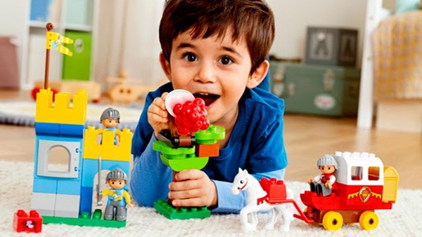 do choi lego lap ghep cho be 3 - Đồ chơi sáng tạo cho bé trai và tiêu chí mẹ cần quan tâm