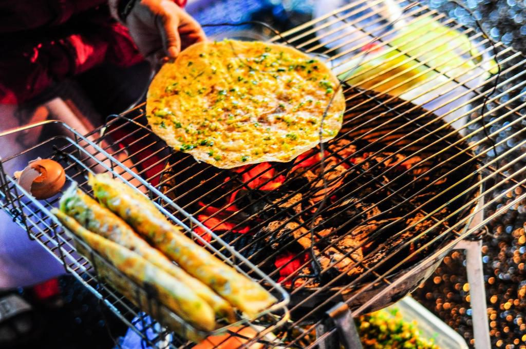 banh trang nuong da lat - Cẩm nang du lịch Đà Lạt: Ăn gì, ở đâu, đi đâu?