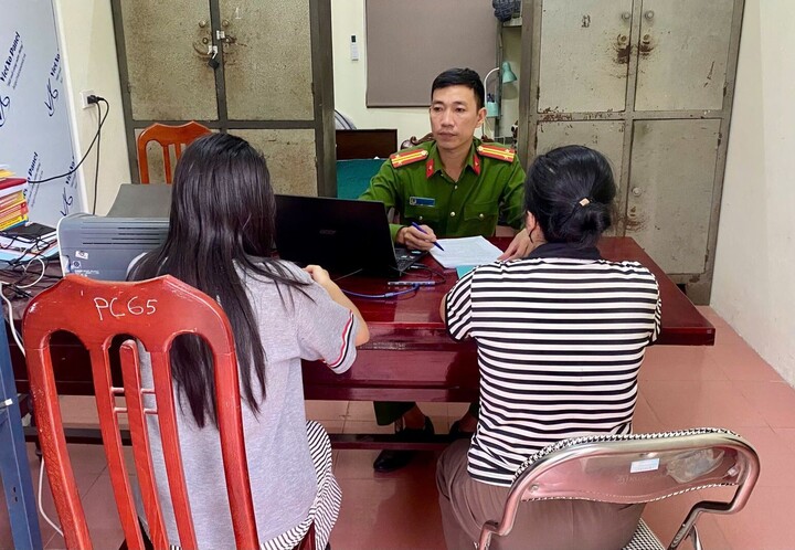 Xôn xao hình ảnh cháu bé bị bố đánh bầm tím chân tay: Công an vào cuộc làm rõ