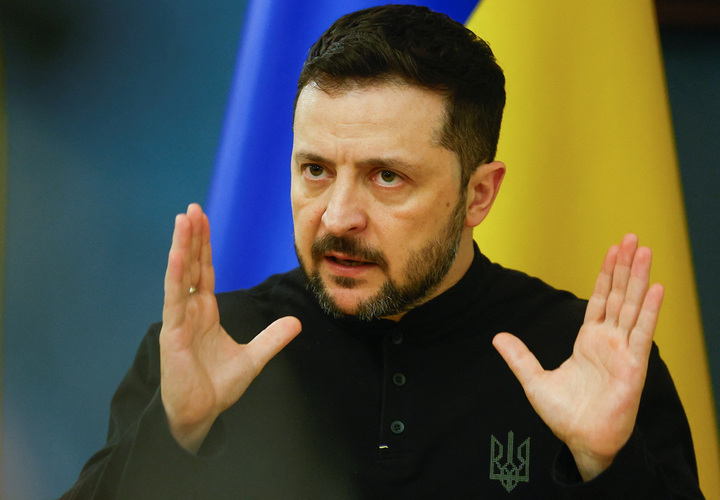Ba Lan tước huân chương đã trao cho ông Zelensky, quan chức Ukraine đáp trả