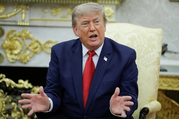 Ông Trump rút lại kế hoạch thu phí tàu thuyền qua eo biển Hormuz